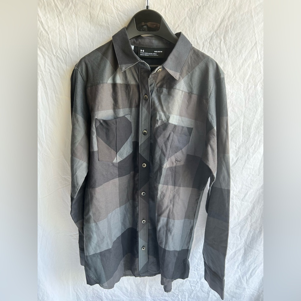 Under Armour Women’s plaid checkered Gray Button Down Shirt long sleeve Fitted